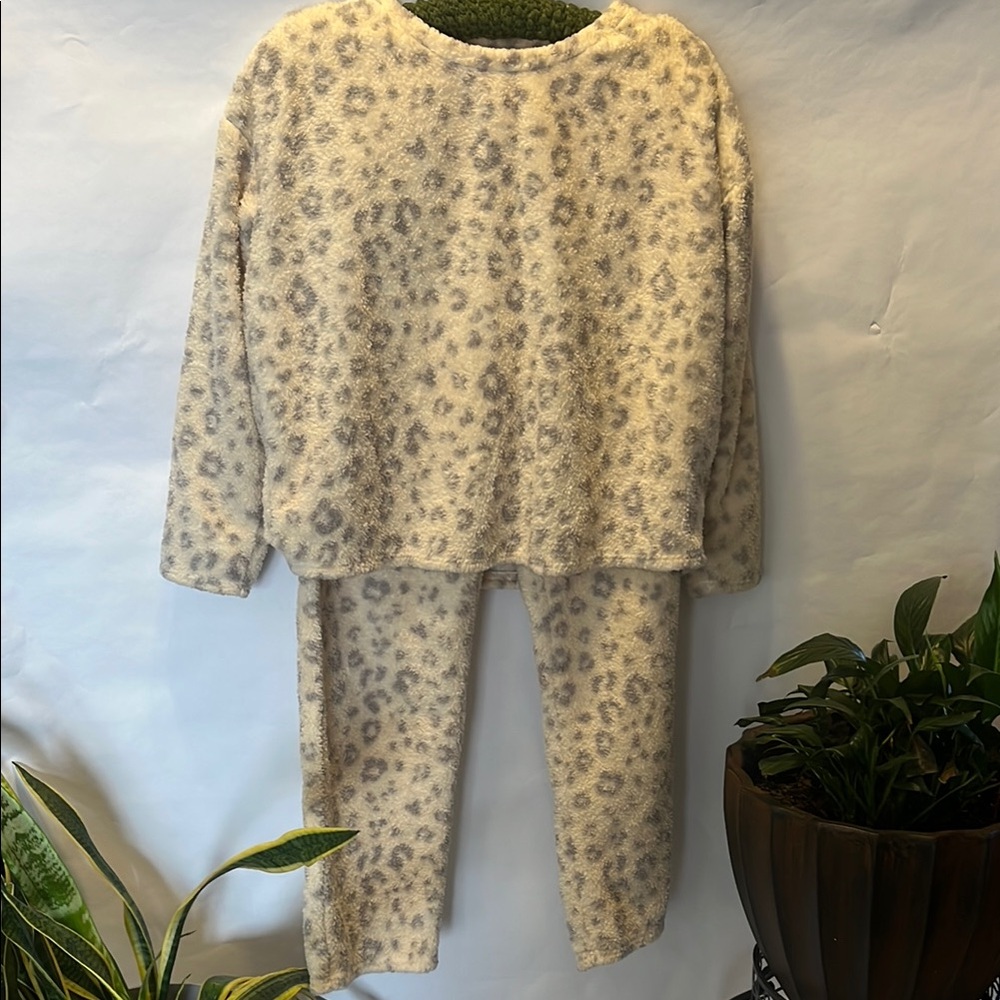 Cozy Leopard Print Kids Pajamas